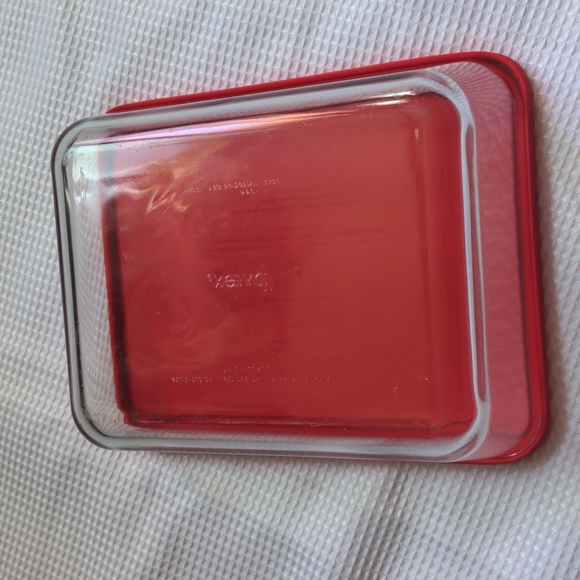 Pyrex storage dish - Picture 3 of 3